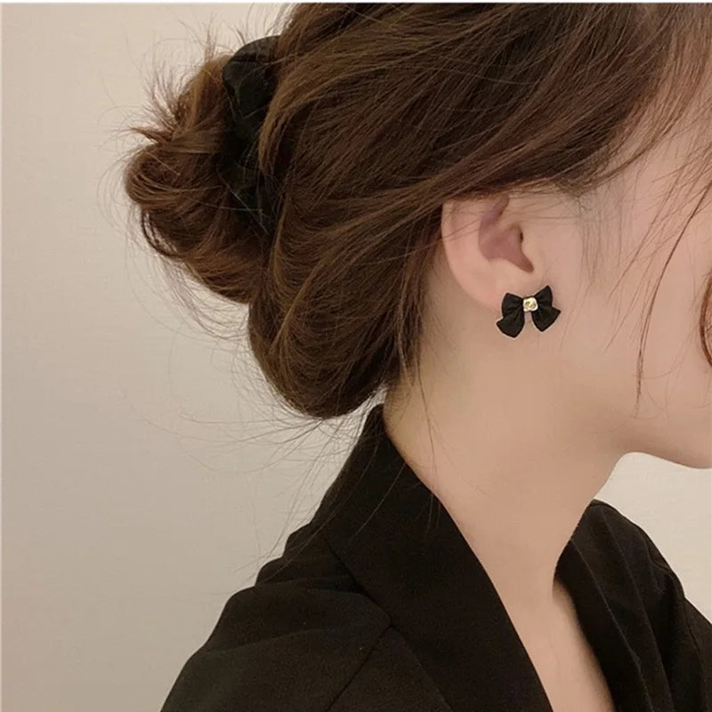 Chic Noir Knots earrings