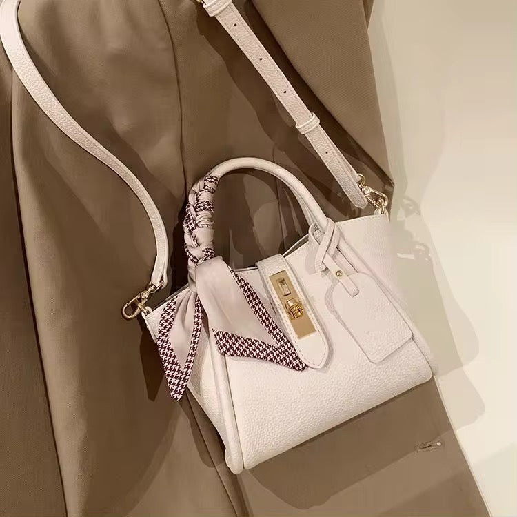 Aurelia Clasp