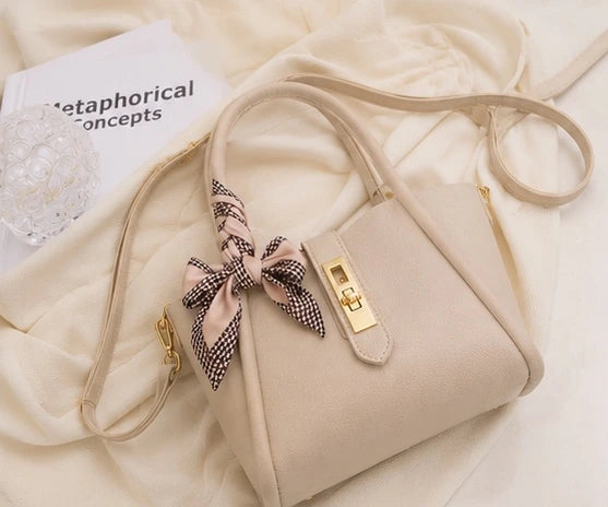 Aurelia Clasp